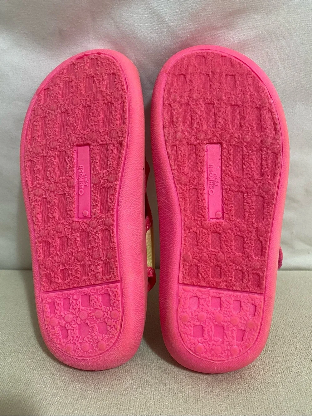 OshKosh B'gosh Kids Gradient Pink and Yellow Water Shoes